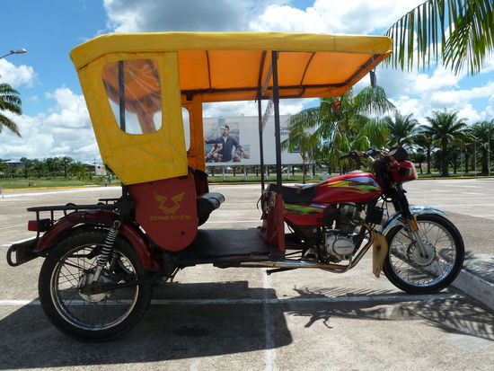 Moto-Taxi (Tuk-Tuk)