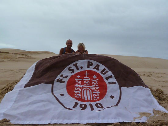 DERBY-SIEG: SCHWARZ WEISS BLAU, MAG KEINE SAU, FC ST.PAULI, EUER SUPERGAU