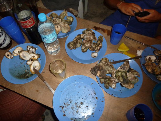 das grosse Austern-Essen, es gab drei riesige Eimer voll davon...irre