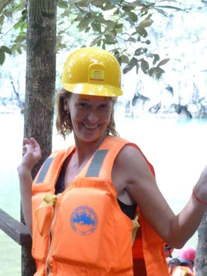 Anja mit typischem Kopfschmuck