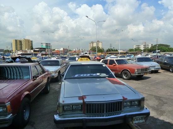 Unser "Bus" zur Grenze war ein supergeiler ausrangierter Chevy!