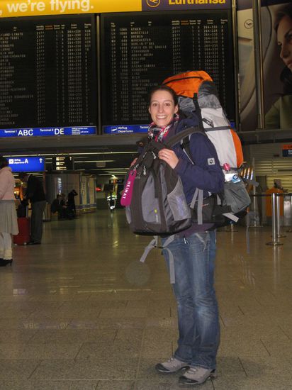 Ich habe es geschafft und war rechtzeitig mit meinem 16 kg schwerem bzw. leichtem Rucksack am Flughafen in Ffm 