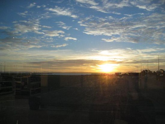 Das war am Flugafen in Auckland direkt nach der Landung. Schöne Begrüßung, danke Sonne