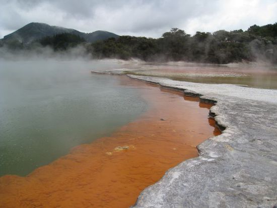 Wai-o-tapu (das war soooo cool aber auch stinkig zum Teil, Schwefel halt...)