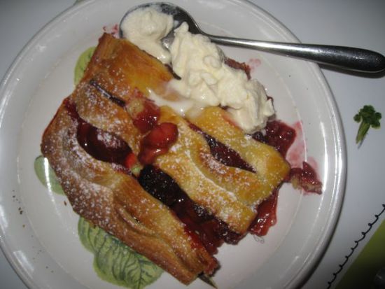 Pie mit Beerenmischung