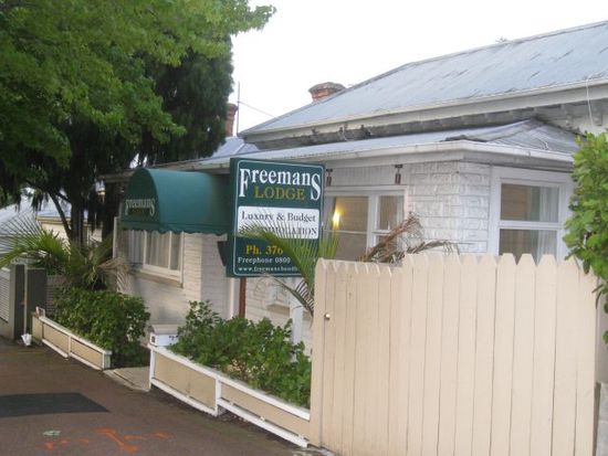 Freemans Lodge, mein Hostel für die 3 Tage/ 2 Nächte in Auckland city. Es war etwas außerhalb, aber in 10 min war man am Sky Tower. Also perfekt. Ein kleines und gemütliches Hostel mit netten Leuten...