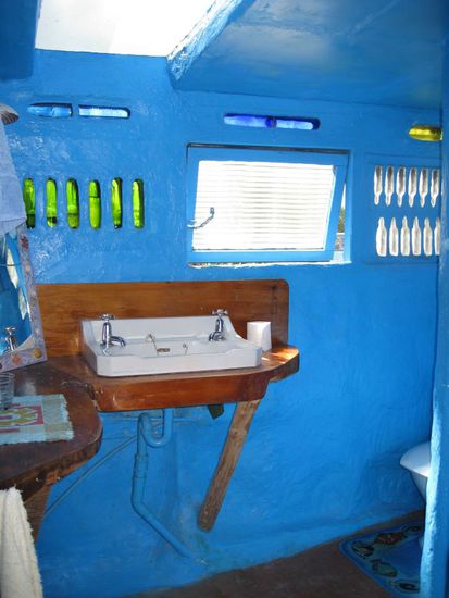 Das Hostel war klasse.... abgesehen von den vielen Spinnenweben war es echt genial... Gekocht haben wir ganz heimisch in der Küche des Besitzers... Er wohnt nämlich dort und hat paar Zimmer die er vermietet...