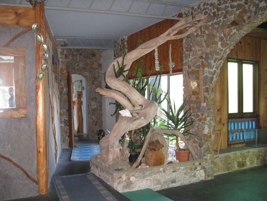 s.o. Das war das Rockhouse in der Karikari Peninsula.
Das ist der Flur mit Blick zur Küche.
