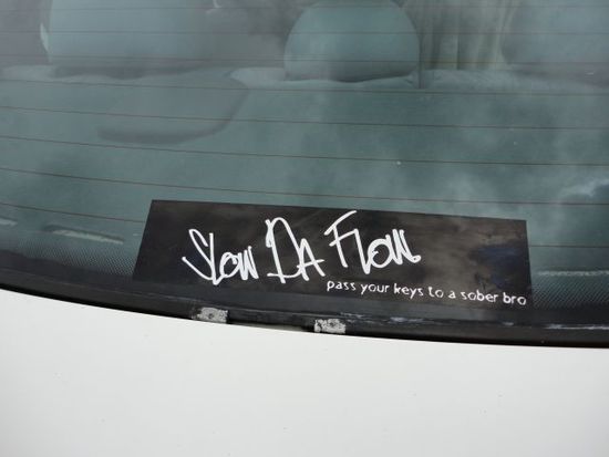 ... pass your keys to a sober bro !
Yeah, genauso siehst aus.. don´t drive and drink!
