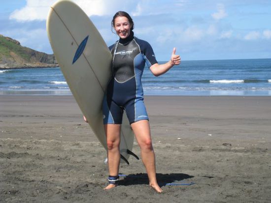 ...am nächsten Tag habe ich mit Dean (ein Freund von Glennys) surfen gelernt. Wow, das war toll!