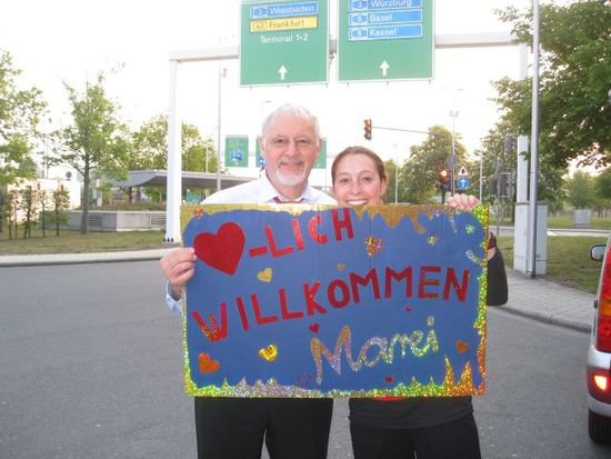 Danke Papa für alles und dass du extra für mich sooo früh und vor der Arbeit an den Flughafen gekommen bist !! (ich kam nämlich im 6 Uhr an) Auch DANKE an Christian, der direkt nach seiner Nachtschicht an den Flughafen gefahren ist um mich zu empfangen!!
Ich bin froh euch zu haben!