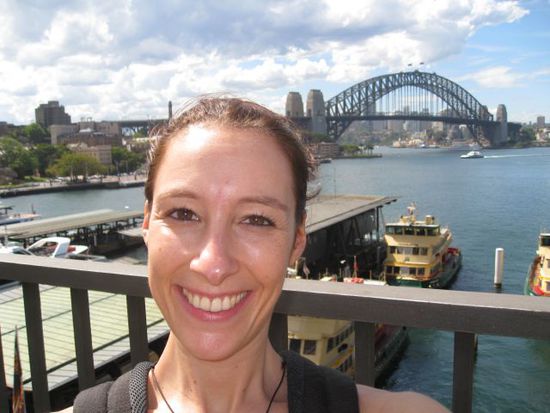 Die Sonne scheint, die Harbour Bridge ist hinter mir und die Marei glänzt (hab zum ersten Mal Sonnencreme gebraucht)