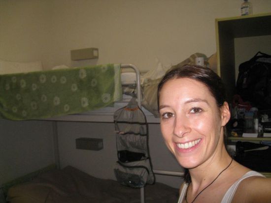Mein Bett und Spind und ich frisch geduscht Wir haben ein eigenes Bad im Zimmer und das Zimmer ist echt super !
