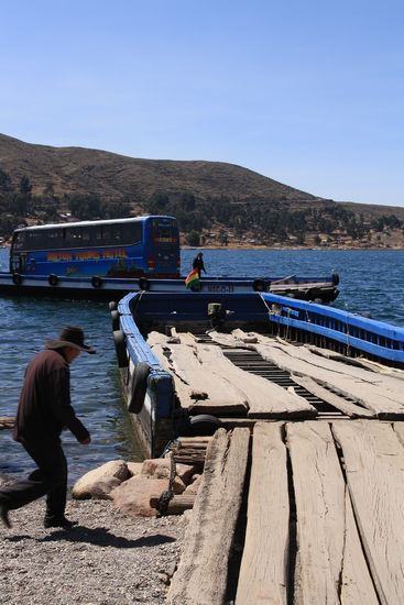 Ich hatte Angst das der Bus seekrank wird. Ganz geheuer war mir die ganze Sache naemlich nicht.