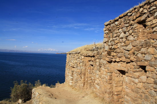 Ruinen auf der Suedseite der Insel.