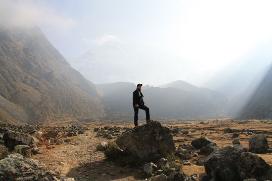 Schon fast heilig steht er da: "Der waghalsige Reisende" 