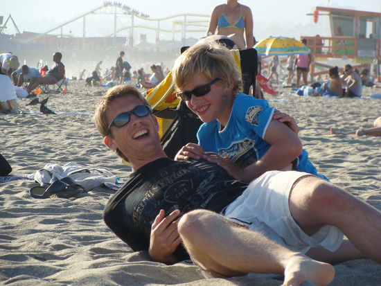 Bild des Tages 1: Dean und ich beim Toben am Strand