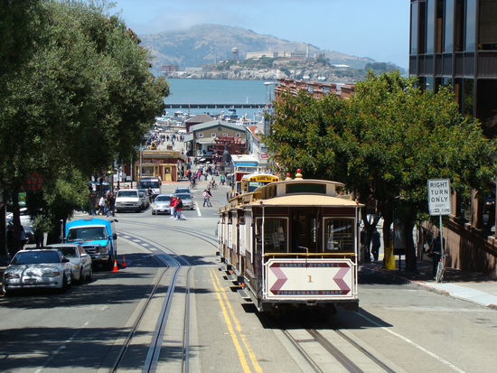 Bild des Tages: Cable Car mit Alcatraz im Hintergrund