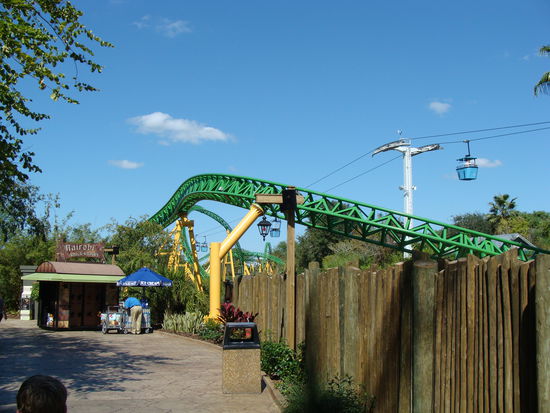 HIer die Bahn, die sich fast durch den gesamten Park schlängelt.