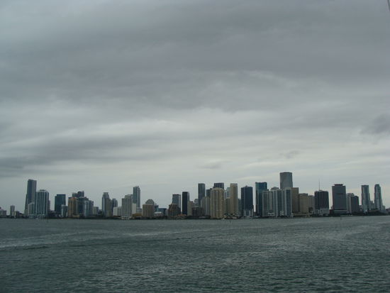 Miami Downtown vom Wasser aus. Es gab zwar keine Sonne, doch mit knapp 30 °C war es trotzdem sehr angenehm.
