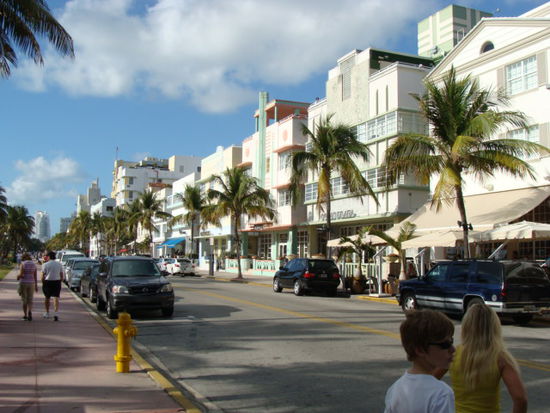 Der Ocean Drive mit den Häusern im Art Deco Stil.