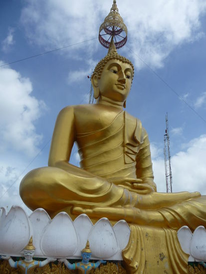 beindruckend und in der nacht auch von krabi aus zu sehen..