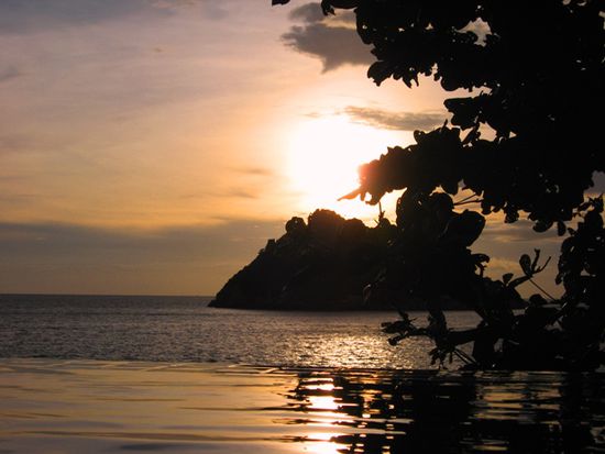 Pool & Meer beim Sunset
