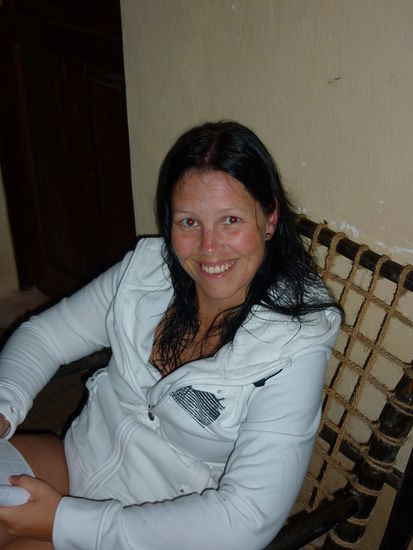 Ich, lesender Weise, vor unserem Bungalow