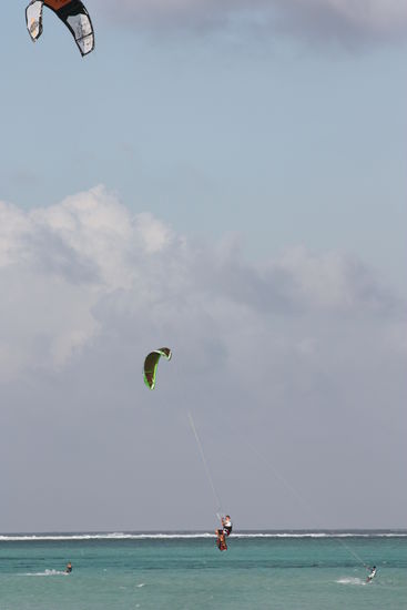 Kitesurfer am Strand von Paje
Bei Dim kann man alles lernen, was man wissen muss um irgendwann sowas zu machen!