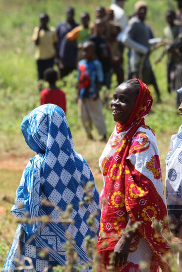 Einheimische Frauen in ihren besten Klamotten
