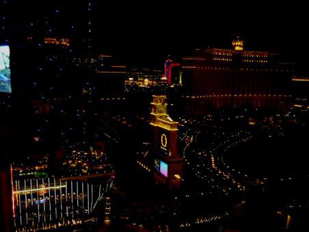 Ausblick nach rechts aus dem Zimmerfenster auf die Bellagio Fountain! Schmieren lohnt sich