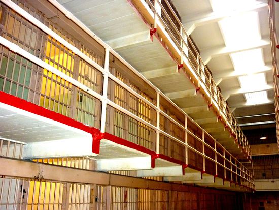 Hinter Gittern starring Julia "Walter" Karrenbauer 