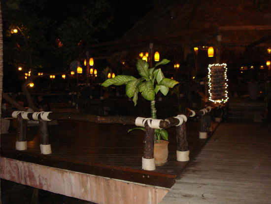 Ein wunderschoenes Restaurant am Ende vom Sairee Beach! Durchschnittspreise 120 B fuer einen Hauptgang mit garantierter Sicht auf das Meer!