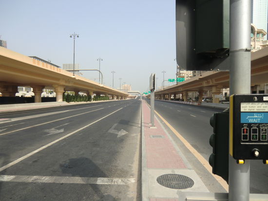 wir überqueren die Hauptstraße