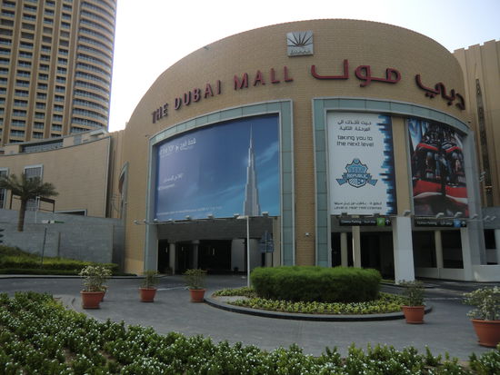 am Parkhauseingang laufen wir vorbei