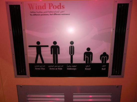 Hinweistafel im Windkanal