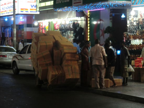 Hermes Versand auf Dubai Art