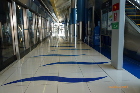 und dann steht man auf dem voll klimatisierten Bahnhof