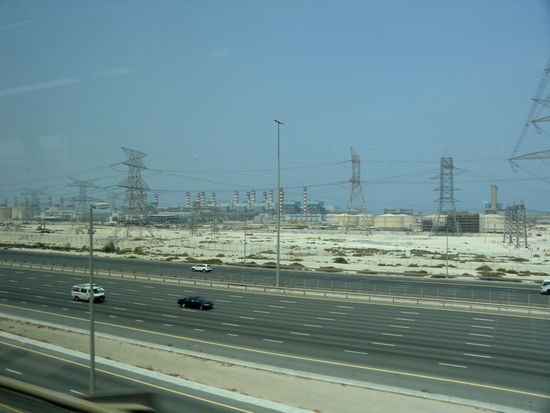 Außerhalb von Dubai ...die Kraftwerke