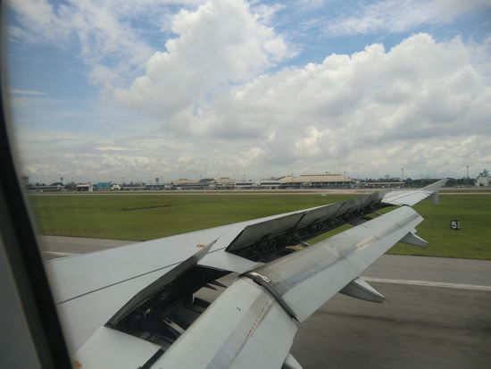 der Flughafen von Chiang Mai..mal von der Landebahn aus gesehen...