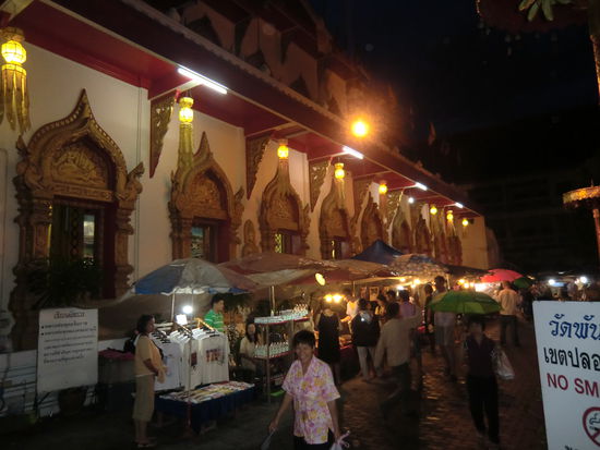 Sonntagsmarkt am Wat Punon