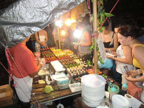 1. Kostprobe: Sushi - ganz frisch, sau lecker !!!! Stk. für 5 bzw. 10 Bath