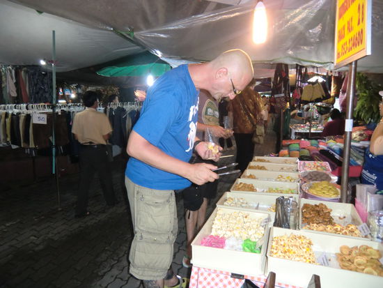 2. Kostprobe : selbstgebackene Keckse mit Füllung - sau lecker - hier hol ich mir gerade Nachschlag  , Stk. 1 Bath