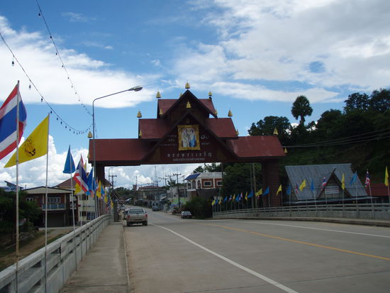 Brücke in Thaton über den Mae Kok