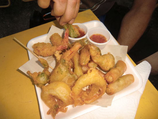 gemischter Teller 50 Bath ( ca. 1,10 Euro )