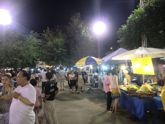 natürlich auch wieder mit sehr vielen Garküchen.