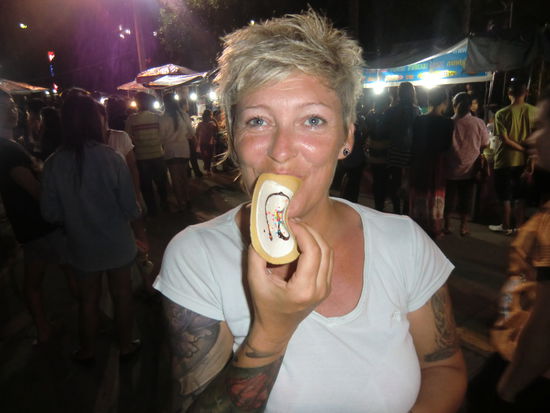 ...süße Kekse ( ganz frisch ) mit irgendwas....