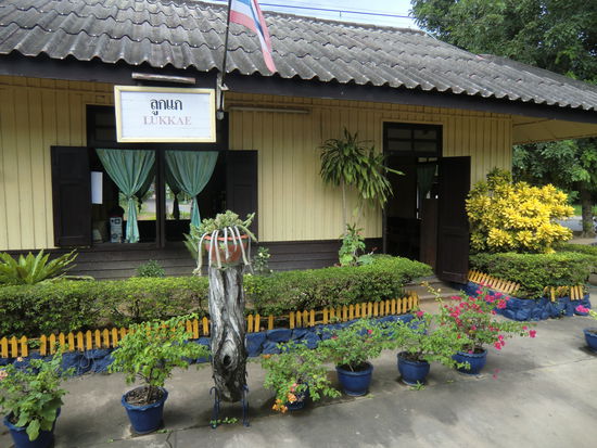 kleine niedliche Bahnhöfe