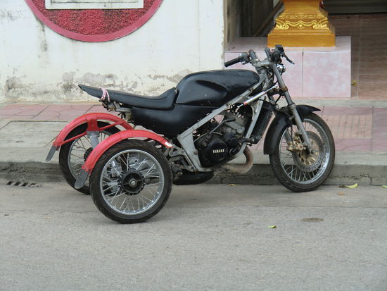 ..treffen wir auf Kuriositäten...selbstgebautes Trike....