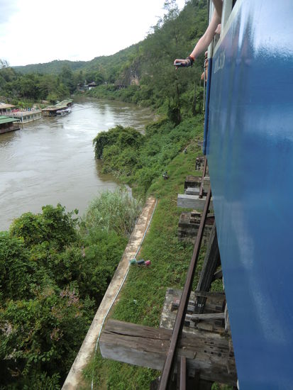 unter uns nur Stelzen und Gleise